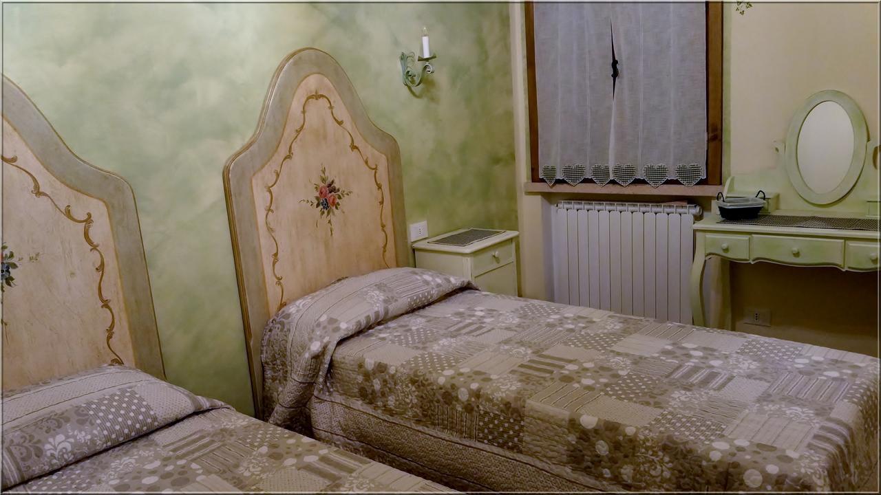 La Casa Delle Rondini Bed & Breakfast Roncoferraro Exterior photo