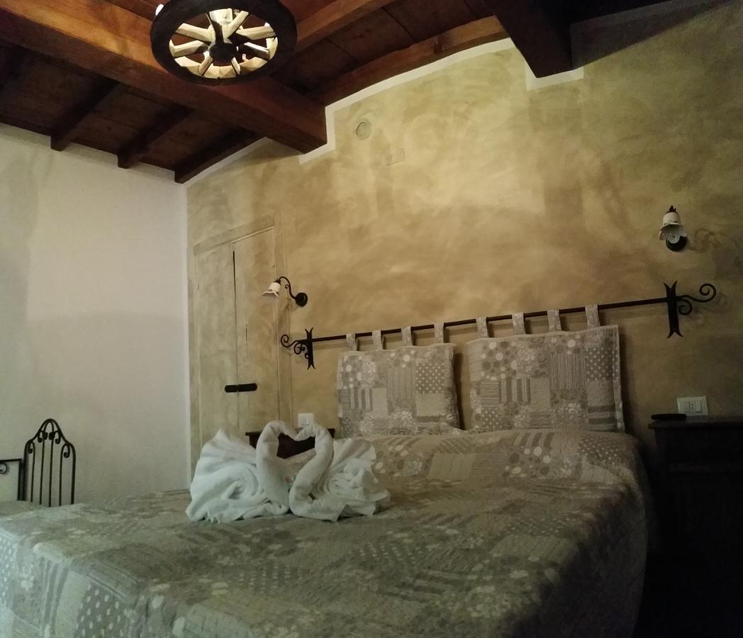 La Casa Delle Rondini Bed & Breakfast Roncoferraro Exterior photo