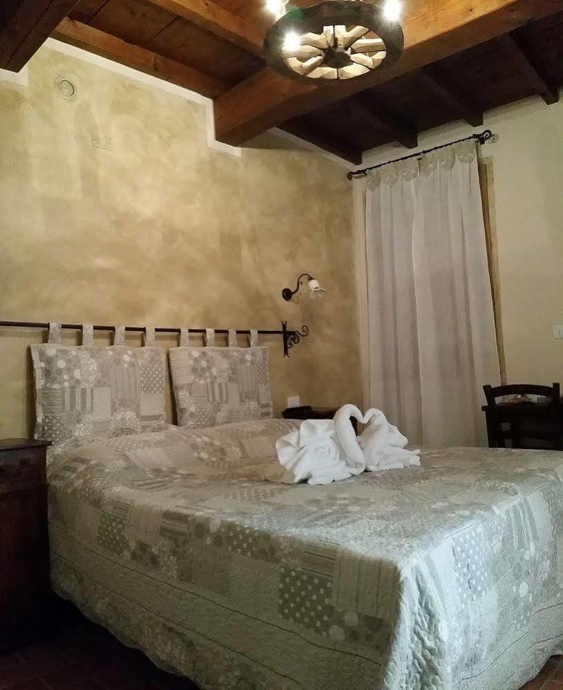 La Casa Delle Rondini Bed & Breakfast Roncoferraro Exterior photo