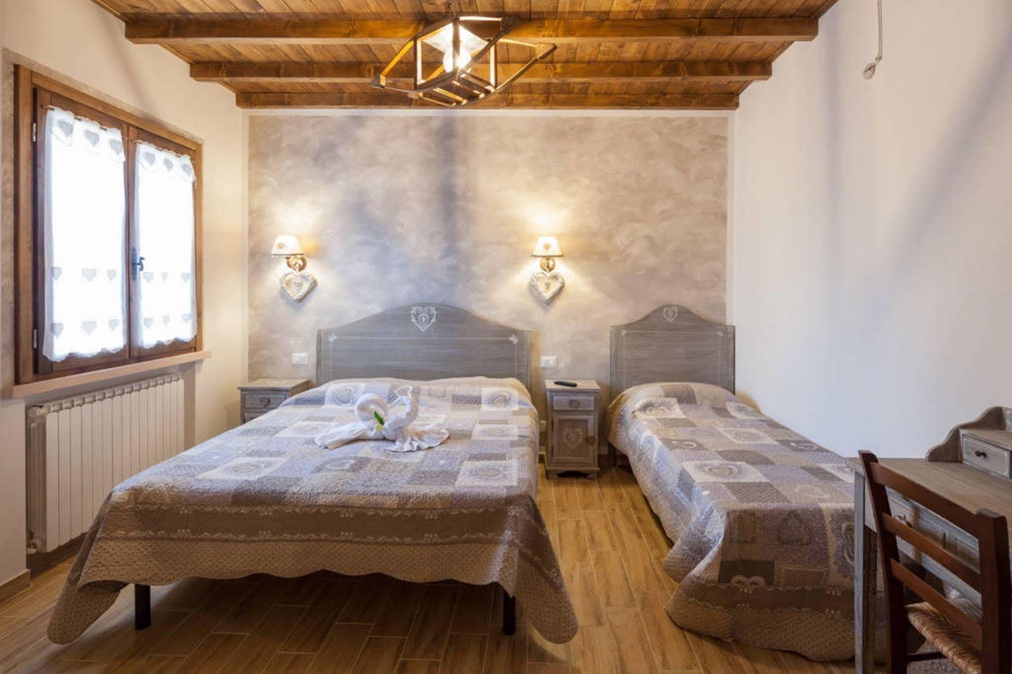 La Casa Delle Rondini Bed & Breakfast Roncoferraro Exterior photo