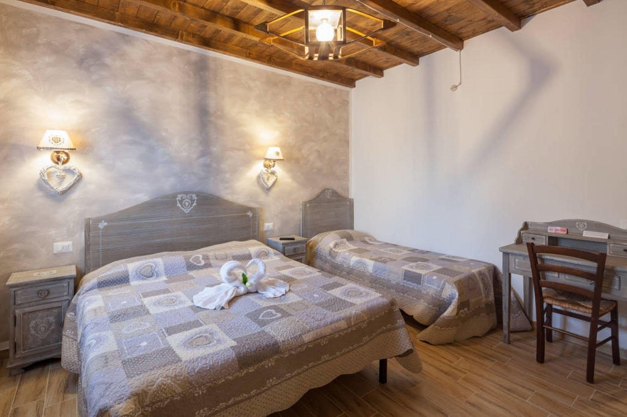 La Casa Delle Rondini Bed & Breakfast Roncoferraro Exterior photo