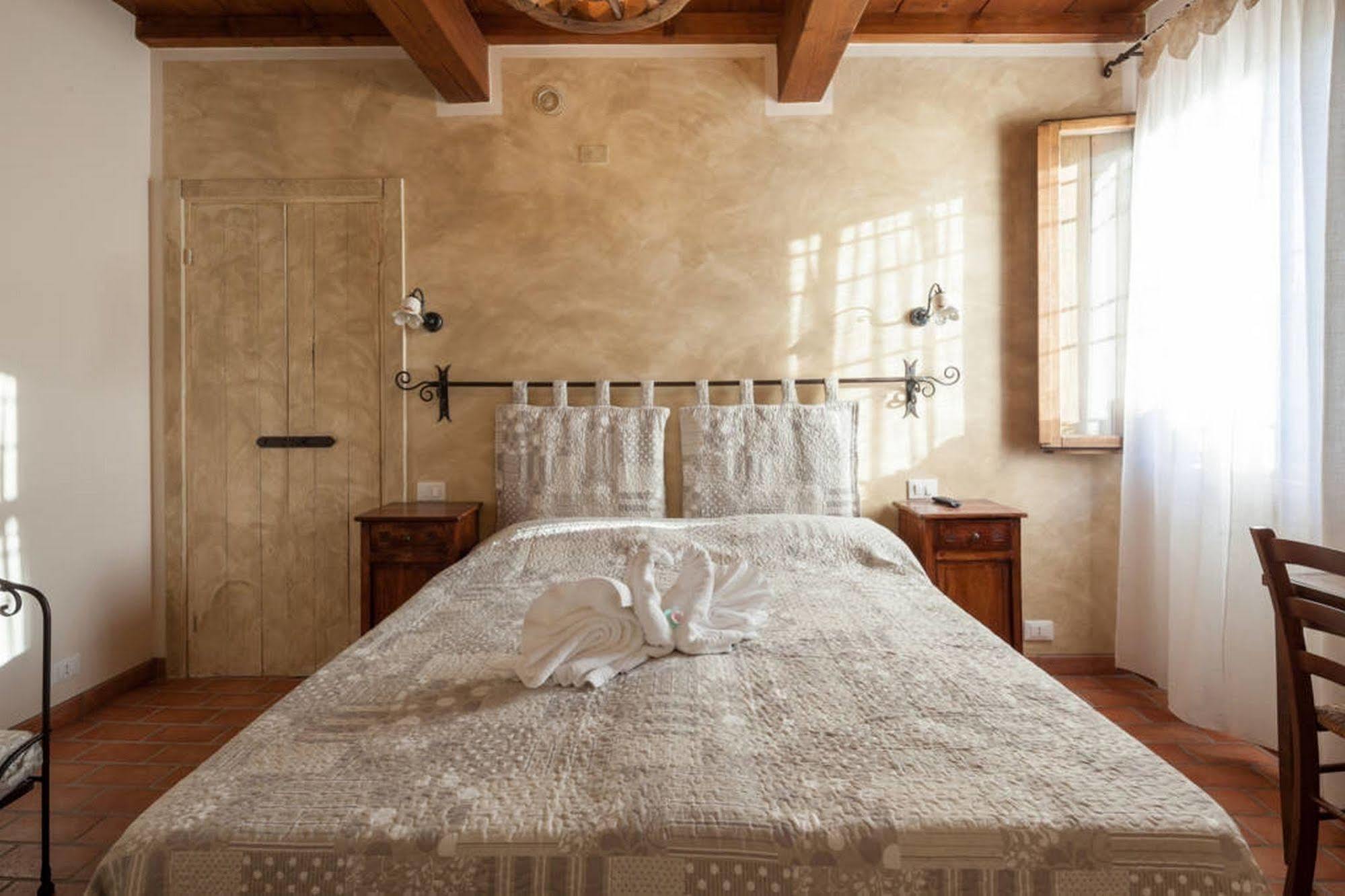 La Casa Delle Rondini Bed & Breakfast Roncoferraro Exterior photo