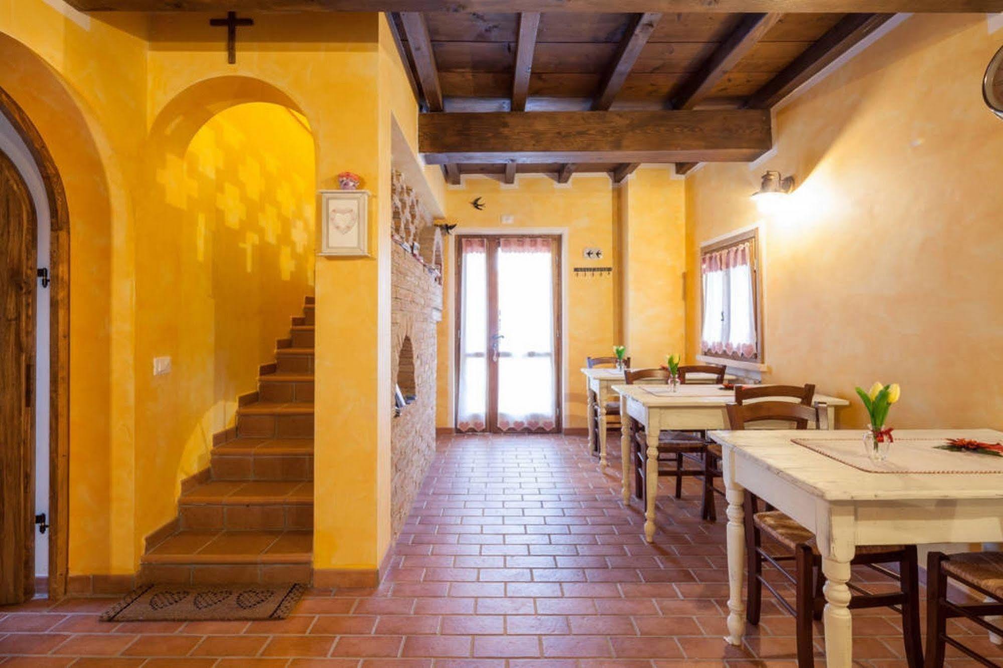 La Casa Delle Rondini Bed & Breakfast Roncoferraro Exterior photo