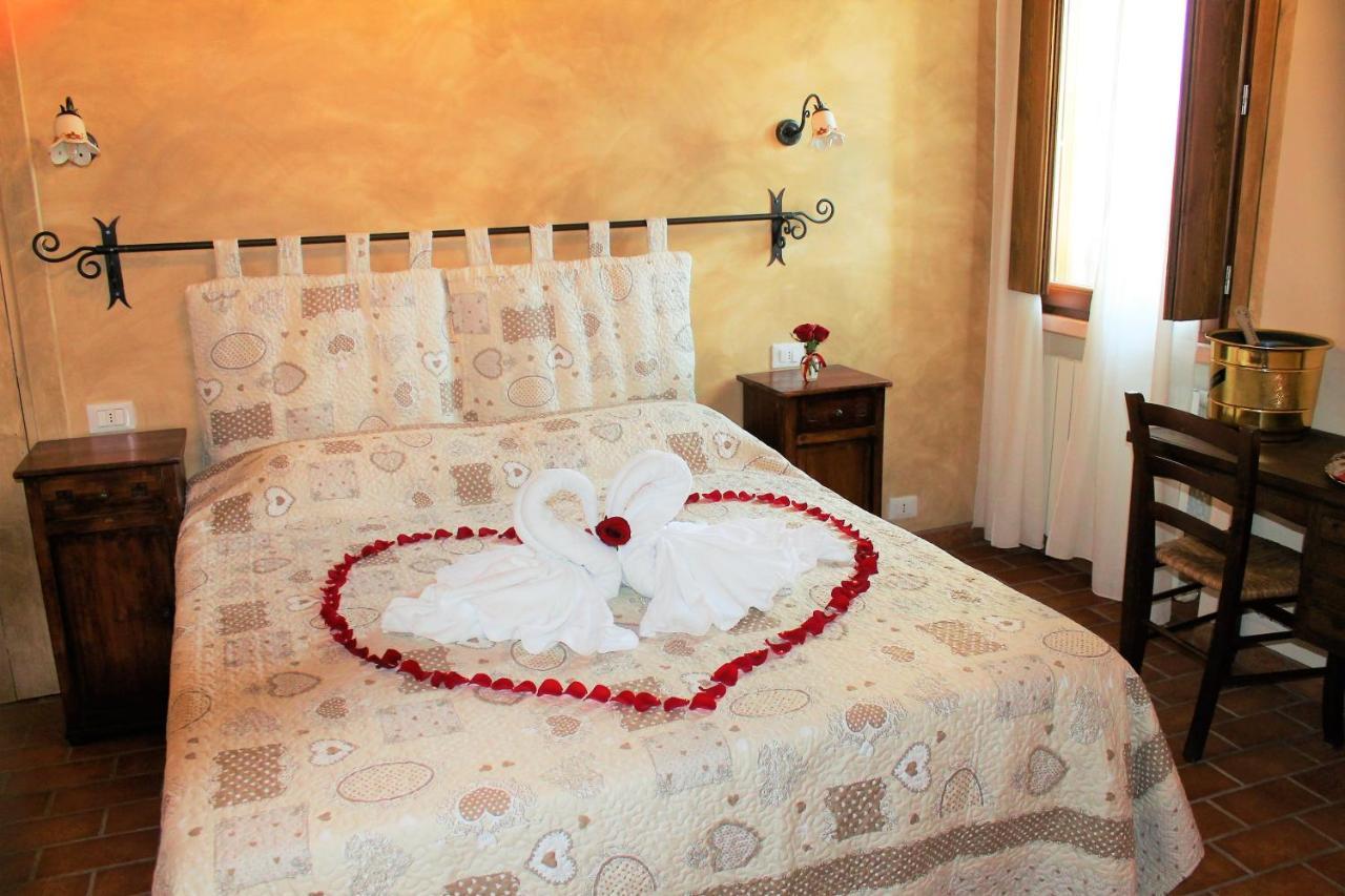 La Casa Delle Rondini Bed & Breakfast Roncoferraro Exterior photo